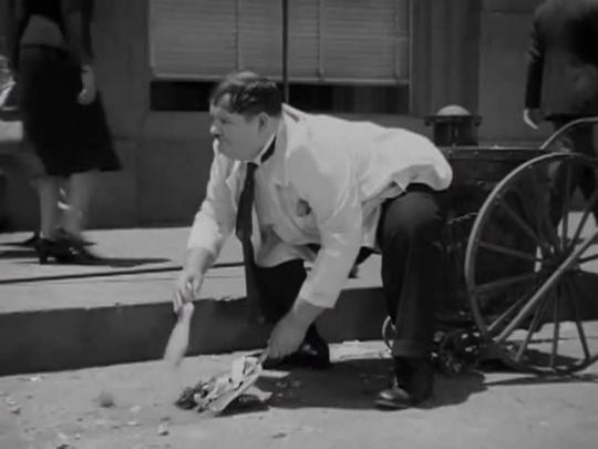 Thumbnail image for Laurel and Hardy A_CHUMP_AT_OXFORD _1940_